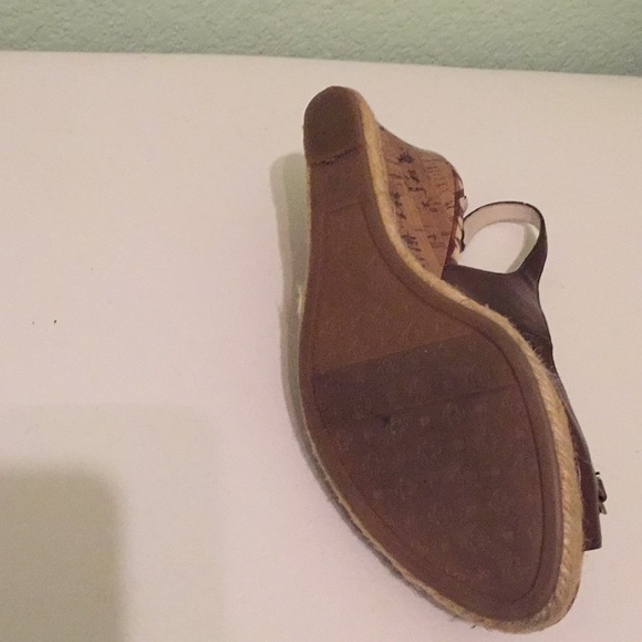 Etinne Aigner sling back peep to wedge heels - Picture 3 of 4